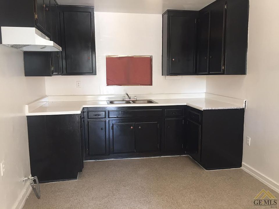 2nd image of 906 Height St