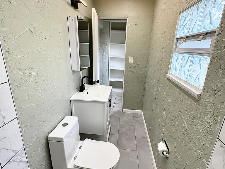 922 Evergreen Ave #1 — Photo 6