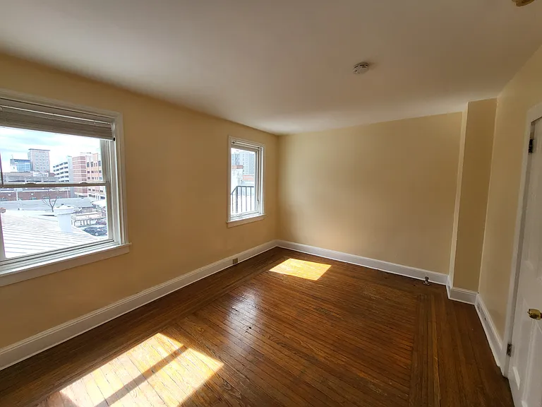 36 E Walnut St #4 — Photo 17
