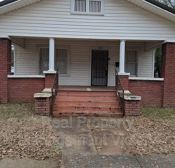 7017 Division Ave — Photo 1