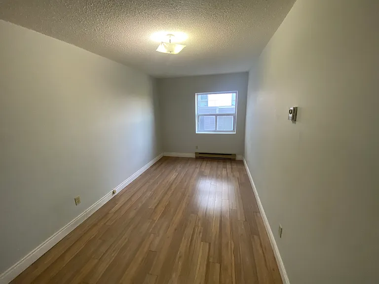 212 Colborne St — Photo 36