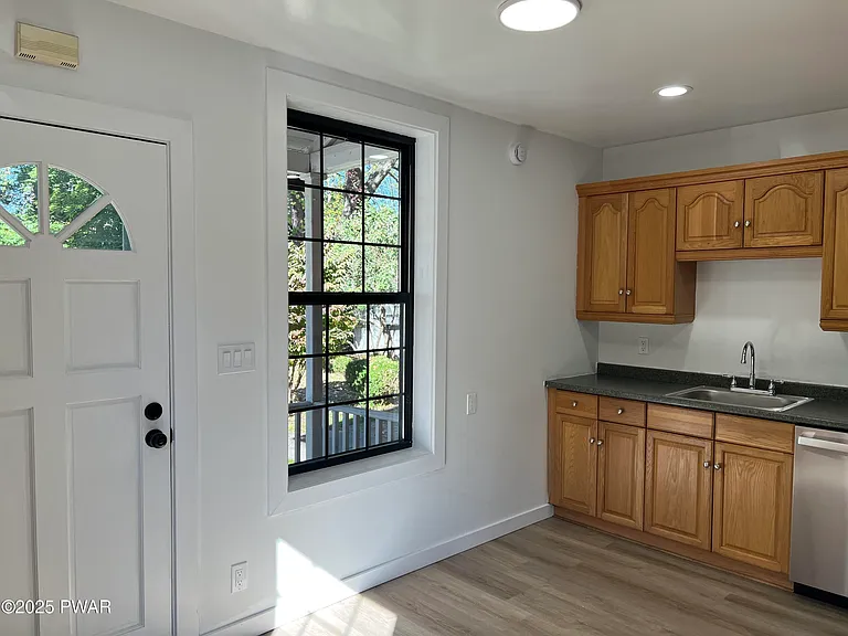 308 Bishop Ave #B — Photo 3