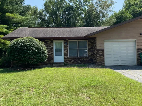1802 Russell Rd, Baroda, MI 49101