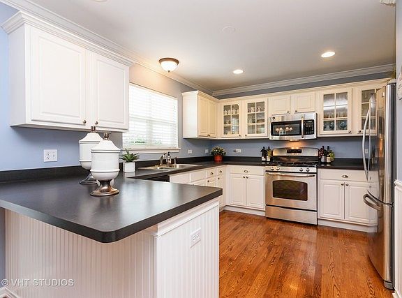 3rd image of 607 Camden Ln