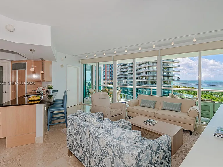 1000 S Pointe Dr #905 — Photo 5