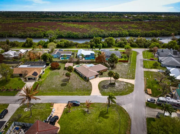 882 SE Quiescent Lane, Port St Lucie, FL 34983