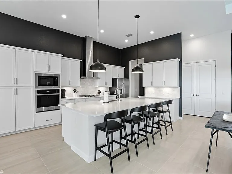 15063 Longs Ln — Photo 9