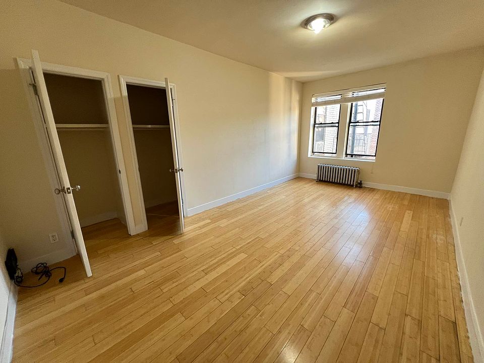 1st image of 11880 Metropolitan Ave