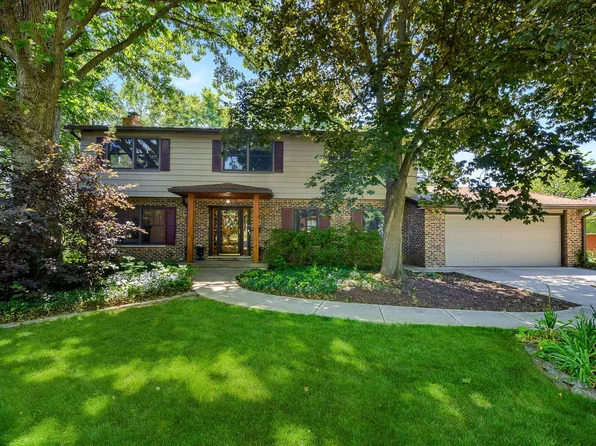 403 Meadowrue Ln, Batavia, IL 60510