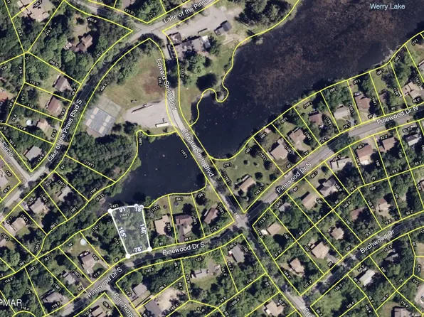 Pinewood Dr N, East Stroudsburg, PA 18302