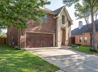 910 Waterside Dr, Euless, TX 76039