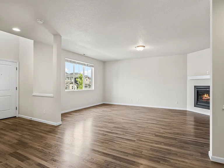 20519 SE Cameron Ave — Photo 2