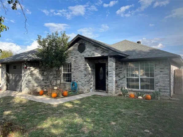 724 Oak Park Dr, Azle, TX 76020