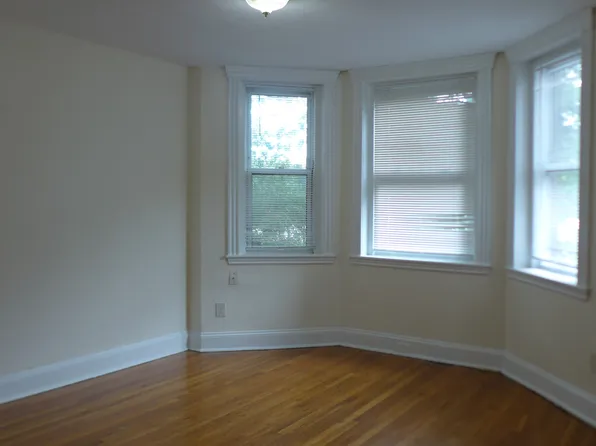 378 Riverway APT 1, Boston, MA 02115
