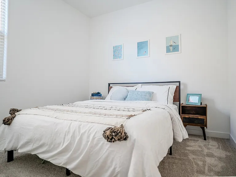 9511 W Roma Ave — Photo 8