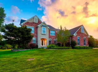16749 Benton Taylor Dr, Chesterfield, MO 63005