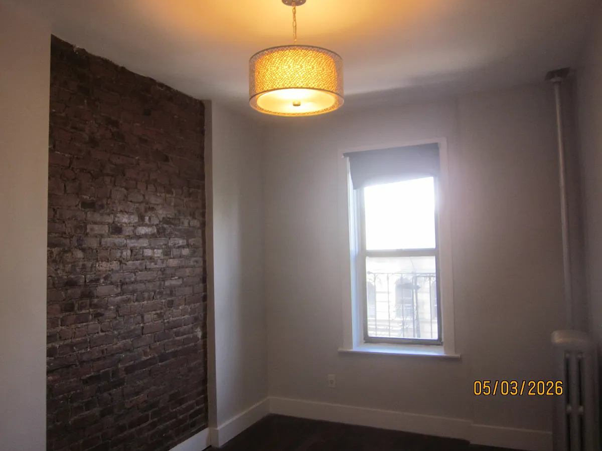Building Photo - 340 Roebling St #4DB