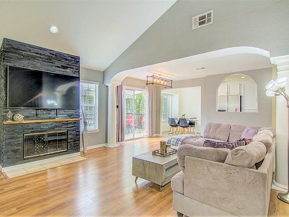 2nd image of 4039 Eastwood Village Ln
