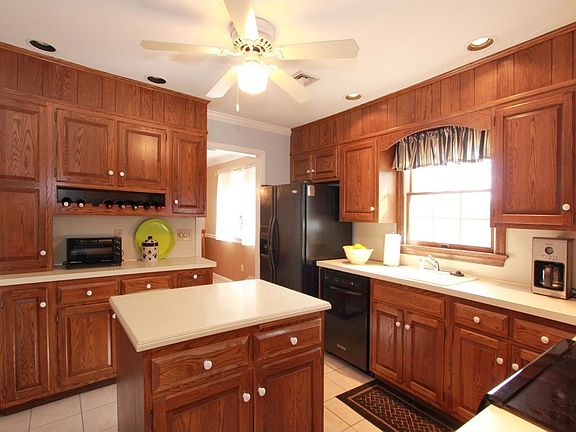 4th image of 644 Oxford Dr