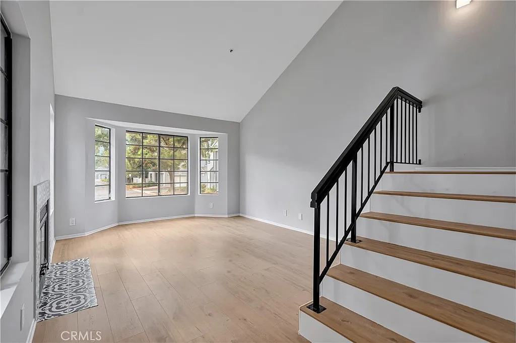 2 bed, 1375 sqft, $2,995 — Photo 3