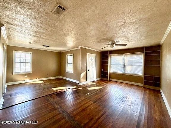 2nd image of 254 Rogers Cir