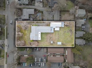 240 SW Rogue River Ave, Grants Pass, OR 97526