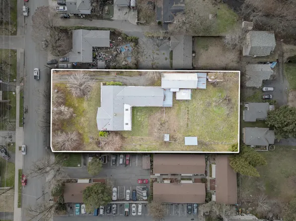 240 SW Rogue River Ave, Grants Pass, OR 97526