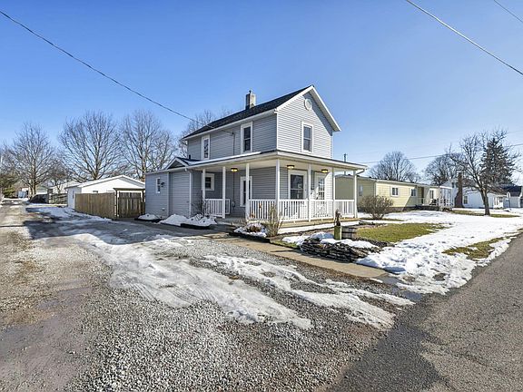 4th image of 210 4th St