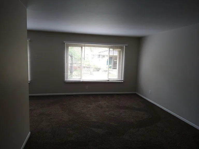 946 N Adams Rd #3 — Photo 7