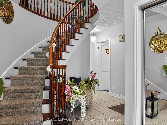 5th image of 112 Clarendon Cres