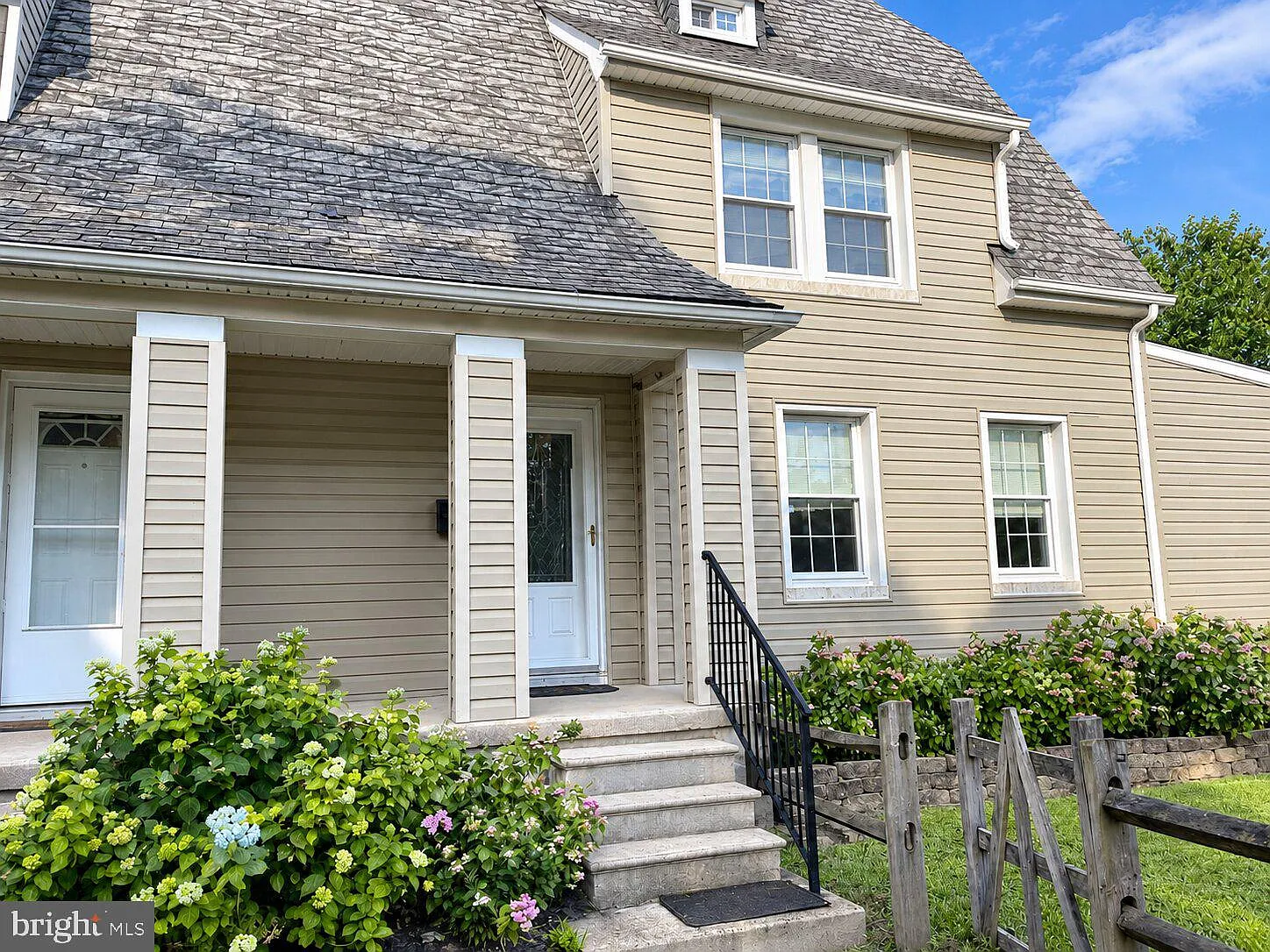3 bed, 2.5 bath, 1897 sqft, $2,050 — Photo 1