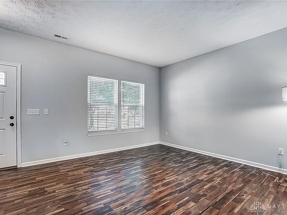 3rd image of 1107 Red Oak Ct