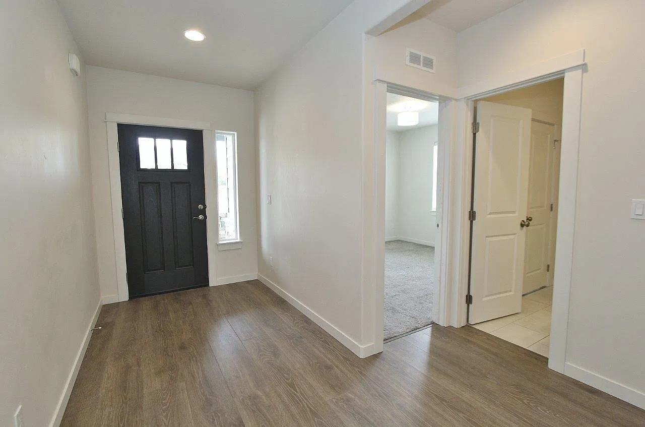 4 bed, 2.5 bath, 3004 sqft, $2,800 — Photo 2