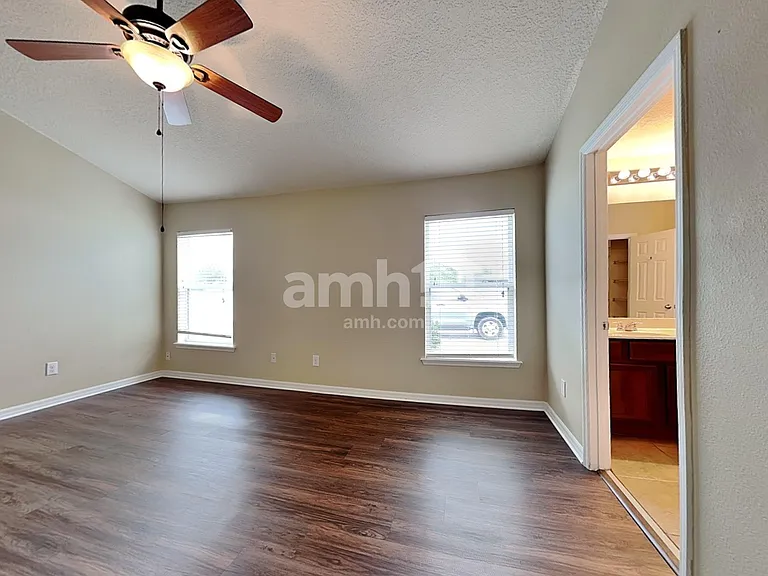 915 Branchwood Way — Photo 8