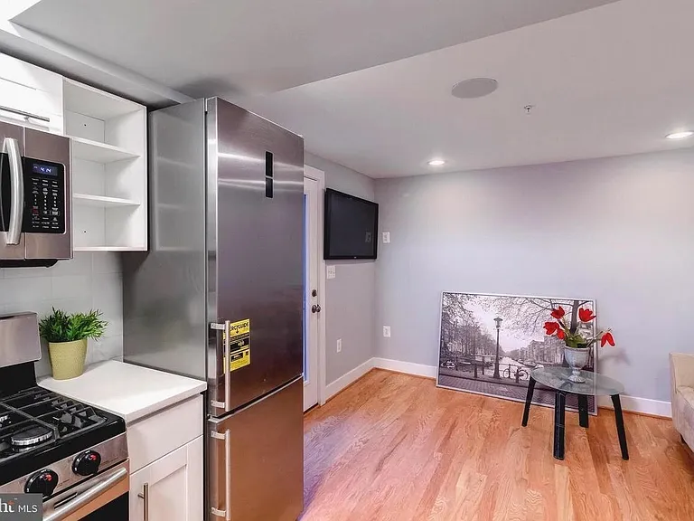 225 Bryant St NE #B — Photo 7