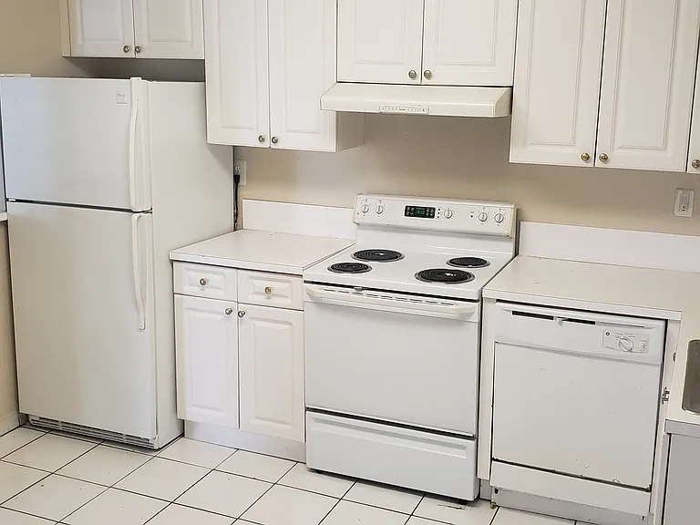 5100 SW 41st St #319 — Photo 6