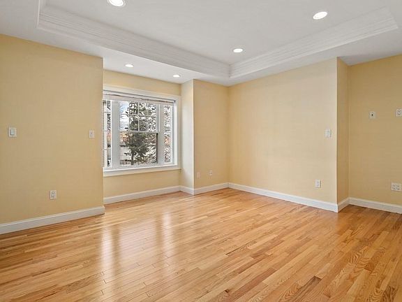 5th image of 61 Baker St #61A