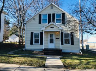 138 N Main St, Washington, IL 61571