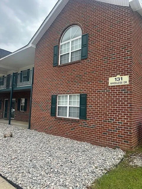 2 bed, 745 sqft, $995 — Photo 1