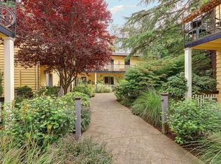 3561 SW Troy St APT 6, Portland, OR 97219