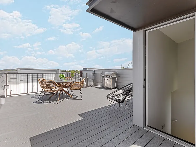 1016 Russell St — Photo 46