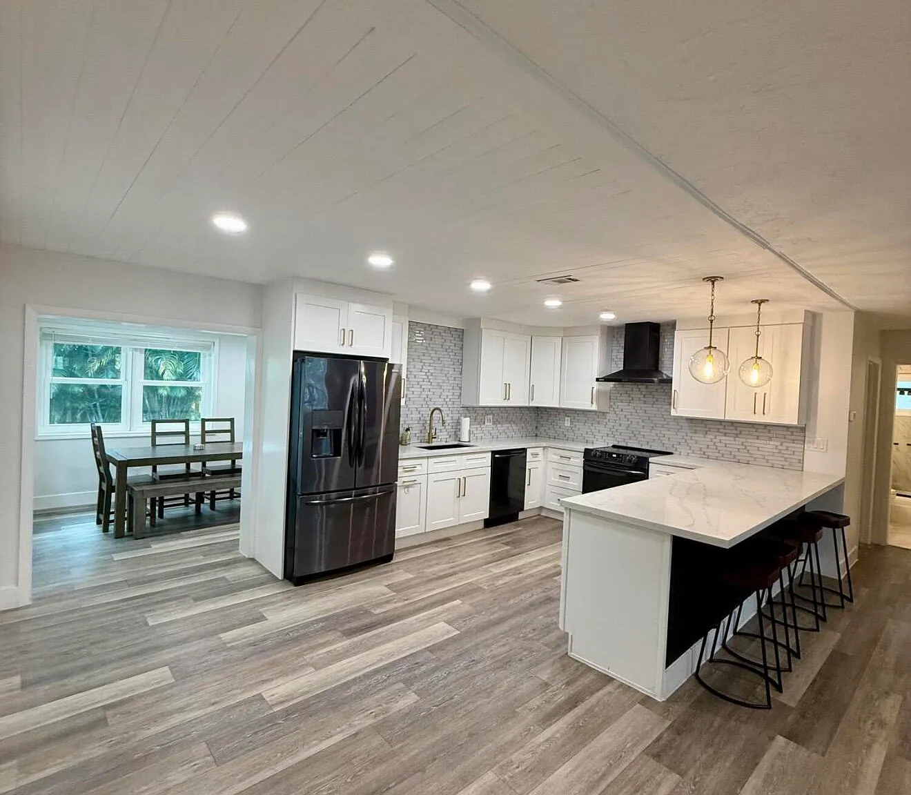 3 bed, 2.0 bath, 1562 sqft, $3,200 — Photo 1