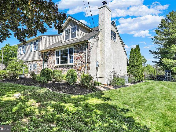 3rd image of 2236 Hopewell Rd