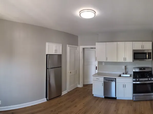 Lower East Side Milwaukee Studio and One bed Apartments- Flexible Lease Terms