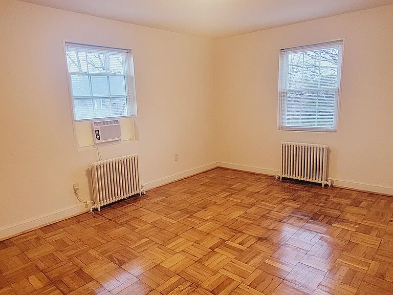 Boulevard Courts Apartments — Photo 11
