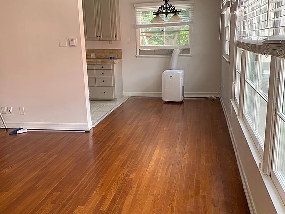 4th image of 6100 Glen Alder St #6110
