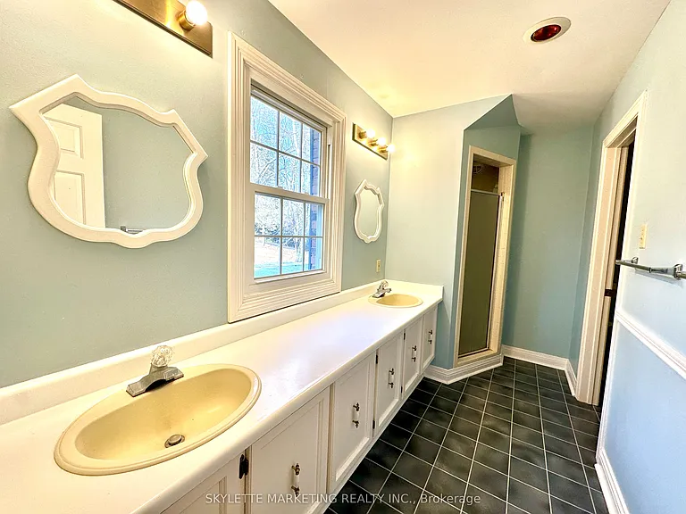 8 Blue Grass Dr — Photo 25