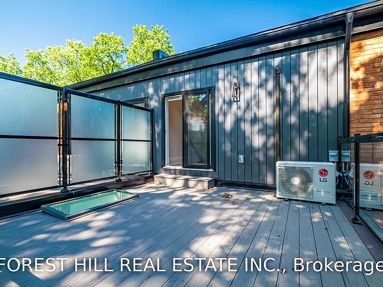 36 Howland Ave — Photo 20