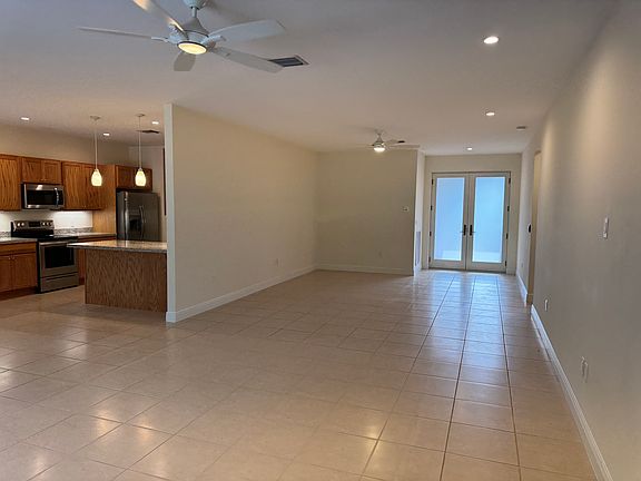4th image of 153 Orchid St