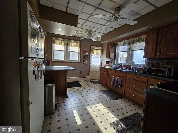 3rd image of 829 W Water St